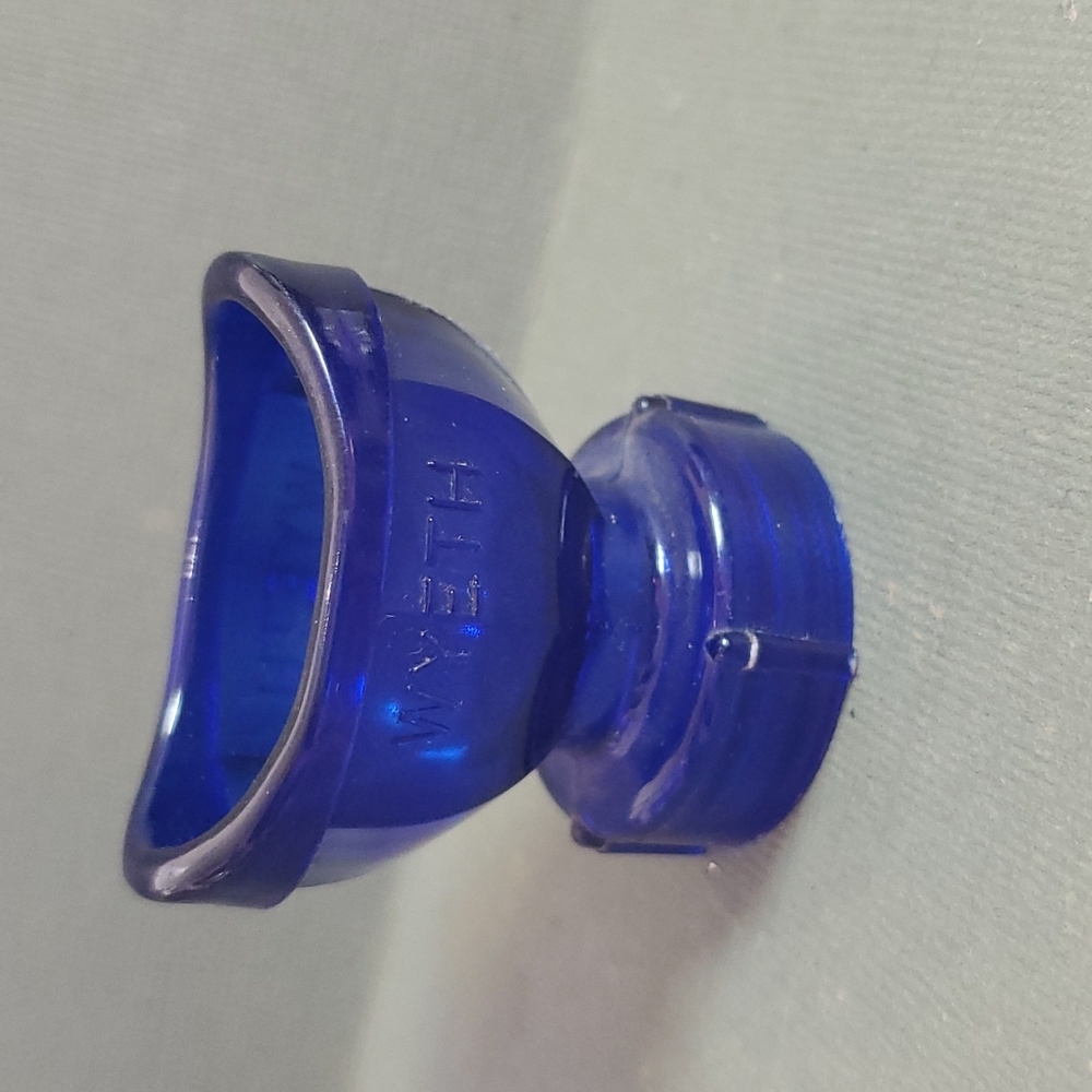 Vintage Blue Twist Off Wyeth Glass Eye Bath Cup D